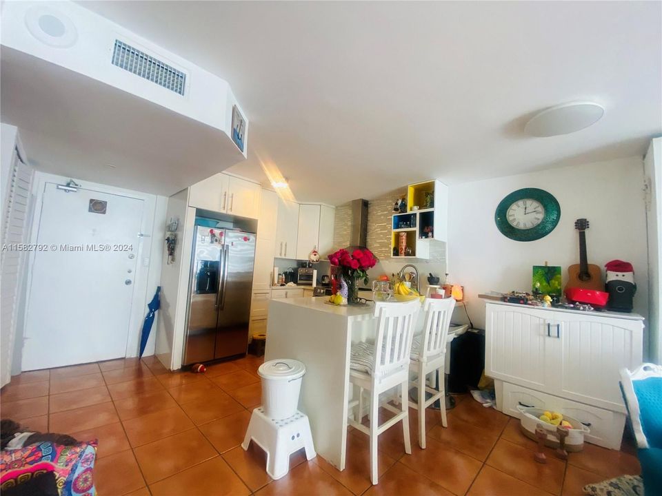 For Sale: $530,000 (1 beds, 1 baths, 656 Square Feet)