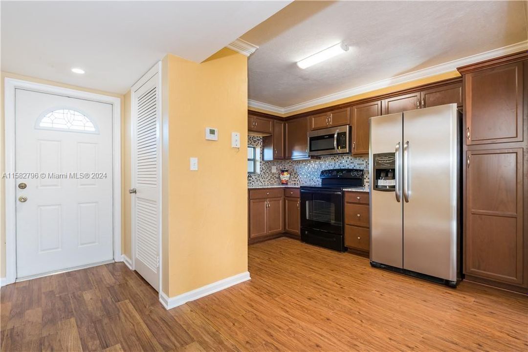 For Rent: $2,200 (2 beds, 2 baths, 1170 Square Feet)