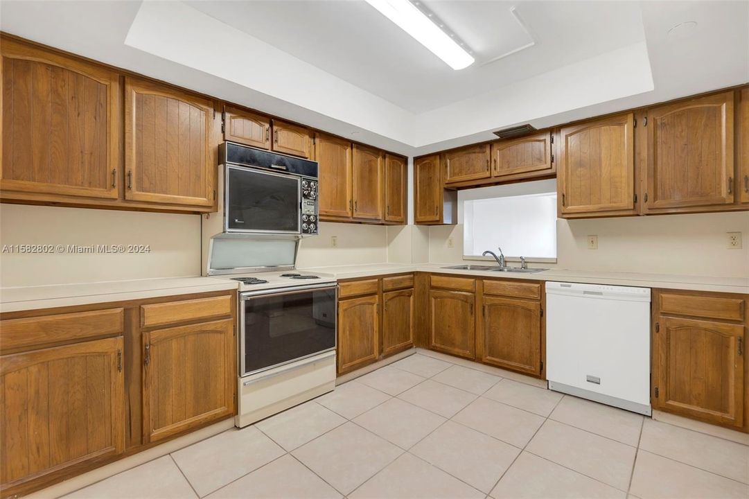 Active With Contract: $259,900 (1 beds, 1 baths, 0 Square Feet)