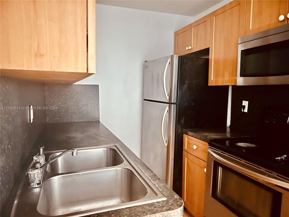 For Rent: $1,850 (1 beds, 1 baths, 530 Square Feet)