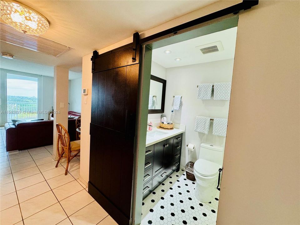 For Sale: $399,000 (1 beds, 1 baths, 570 Square Feet)