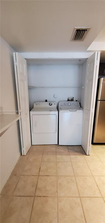 Active With Contract: $1,700 (1 beds, 1 baths, 746 Square Feet)