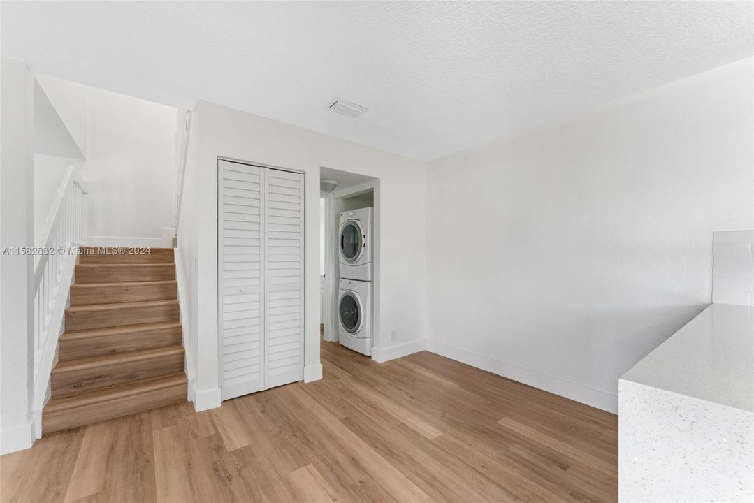 For Sale: $425,000 (3 beds, 2 baths, 1434 Square Feet)