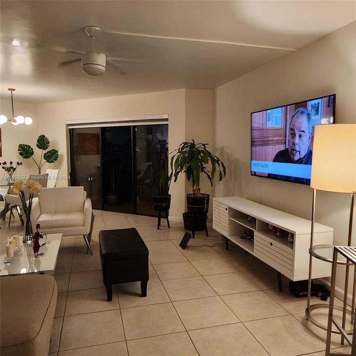 For Sale: $245,000 (2 beds, 2 baths, 1120 Square Feet)