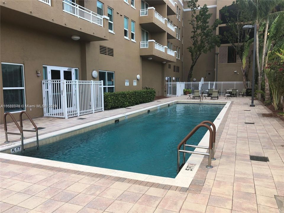 Active With Contract: $2,200 (1 beds, 1 baths, 711 Square Feet)