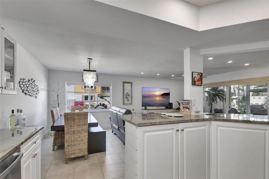 For Sale: $549,900 (2 beds, 2 baths, 1250 Square Feet)