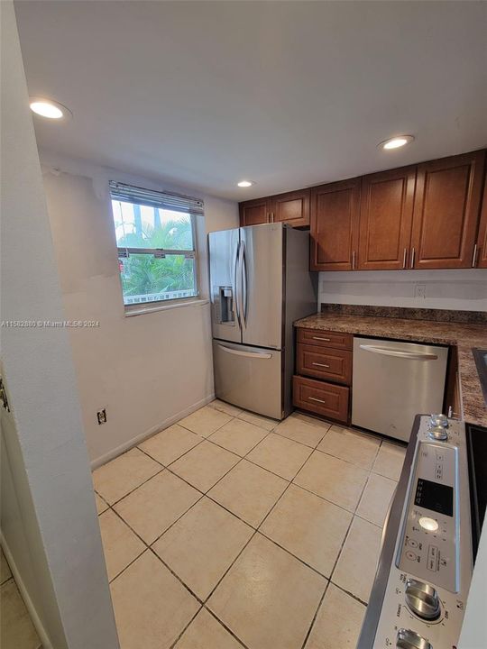 For Sale: $179,000 (2 beds, 1 baths, 959 Square Feet)