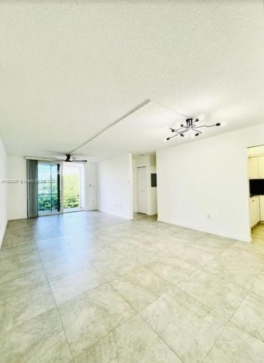 For Rent: $1,600 (1 beds, 1 baths, 765 Square Feet)