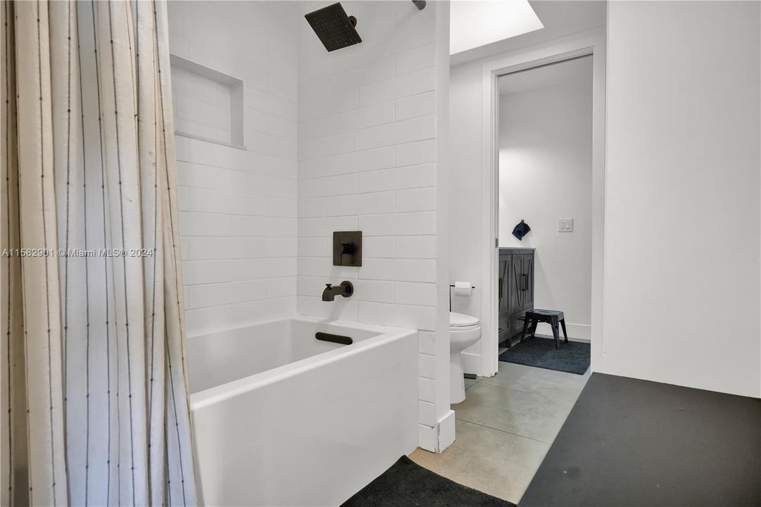 Недавно арендовано: $7,950 (4 спален, 3 ванн, 2685 Квадратных фут)
