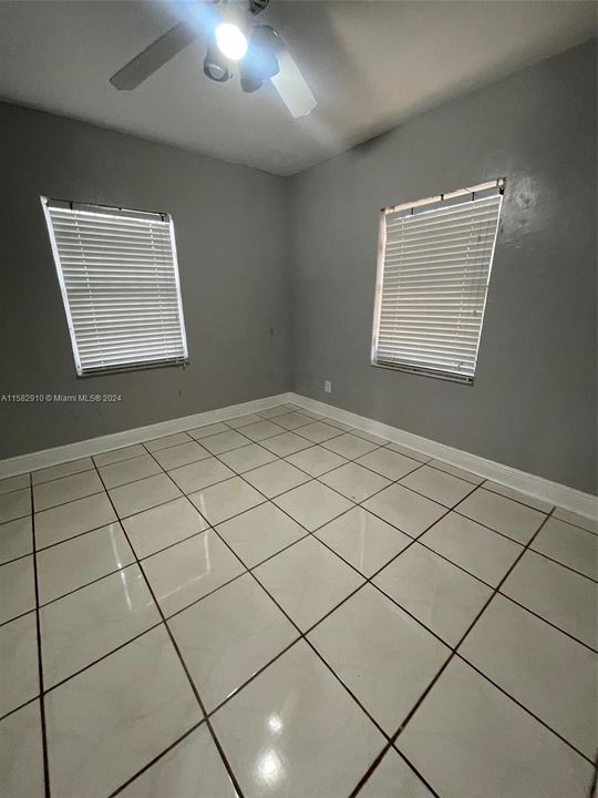 For Sale: $369,900 (2 beds, 1 baths, 720 Square Feet)