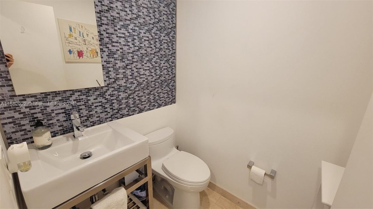 For Sale: $665,000 (2 beds, 2 baths, 1250 Square Feet)