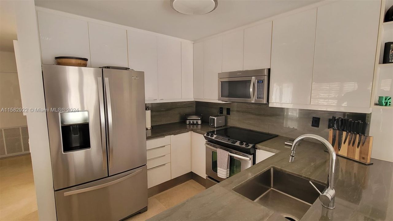 For Sale: $665,000 (2 beds, 2 baths, 1250 Square Feet)