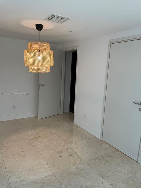 For Rent: $6,000 (2 beds, 2 baths, 1070 Square Feet)