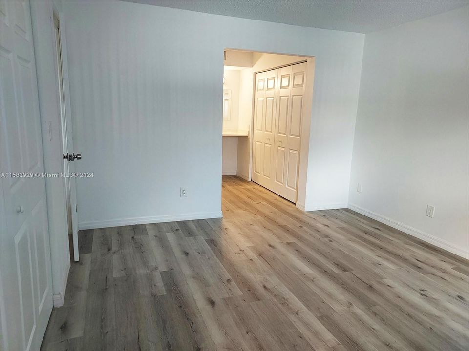 Recently Sold: $89,888 (1 beds, 1 baths, 714 Square Feet)