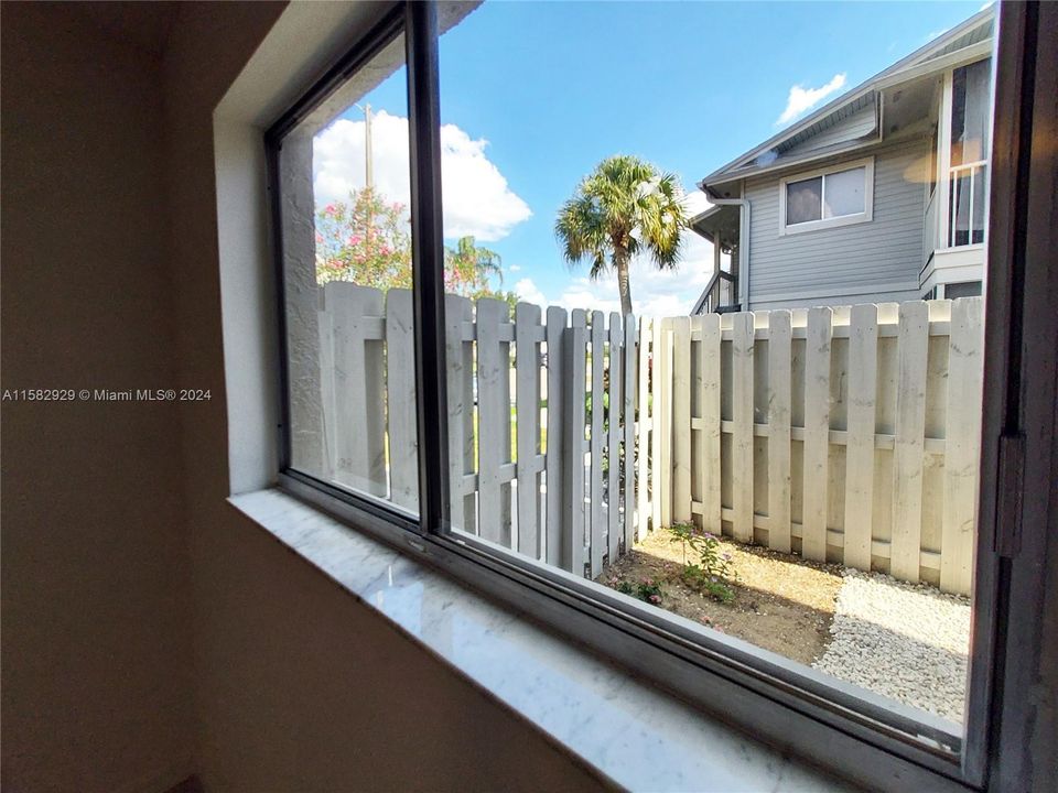 Recently Sold: $89,888 (1 beds, 1 baths, 714 Square Feet)