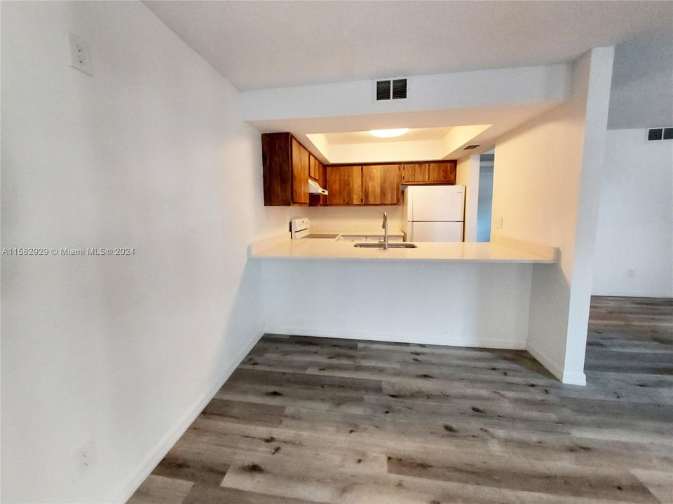Recently Sold: $89,888 (1 beds, 1 baths, 714 Square Feet)