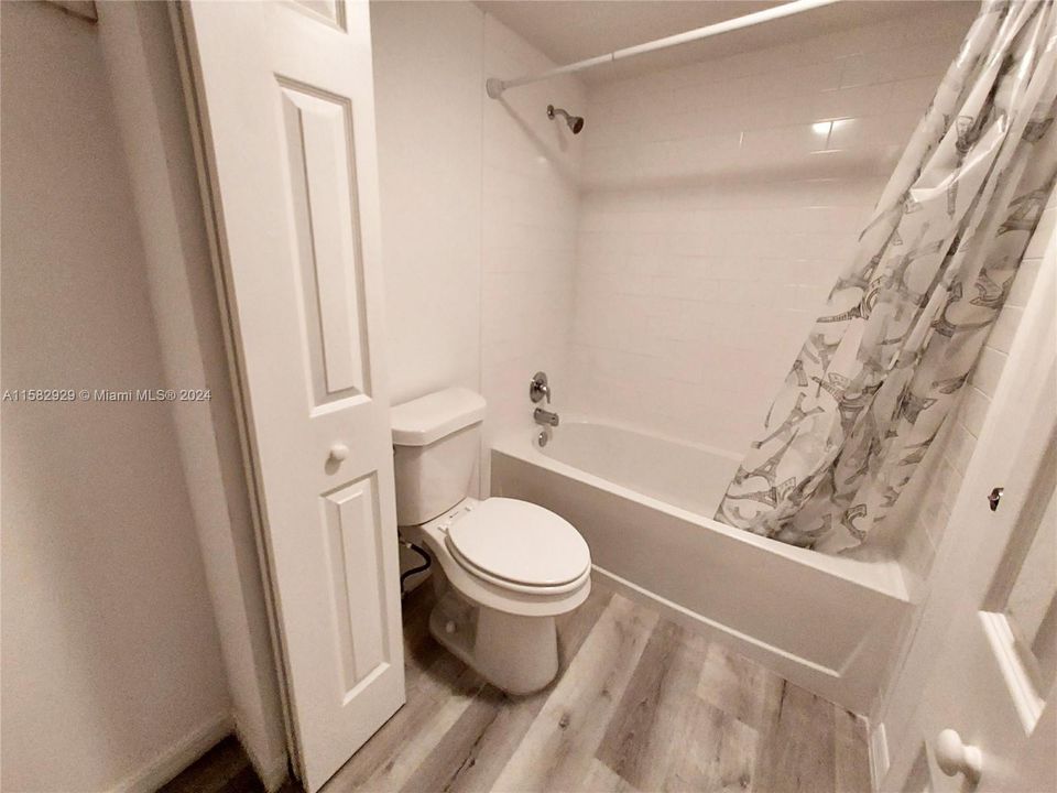 Recently Sold: $89,888 (1 beds, 1 baths, 714 Square Feet)