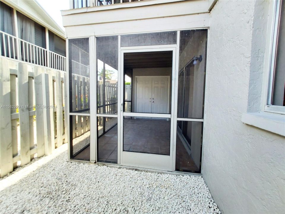 Recently Sold: $89,888 (1 beds, 1 baths, 714 Square Feet)