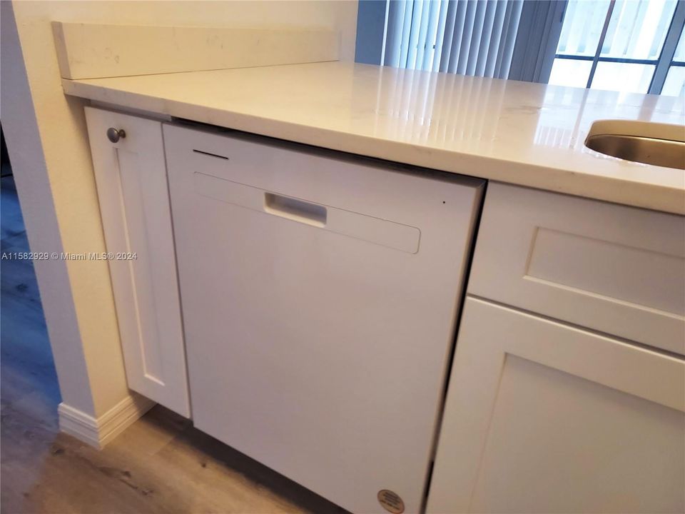 Recently Sold: $89,888 (1 beds, 1 baths, 714 Square Feet)