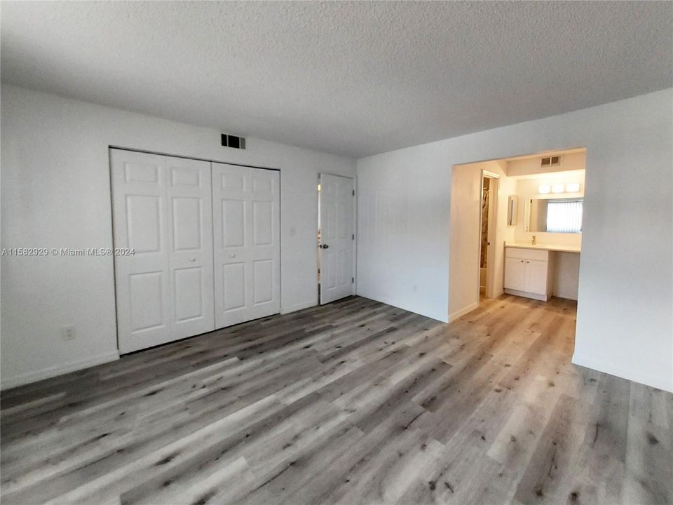 Recently Sold: $89,888 (1 beds, 1 baths, 714 Square Feet)