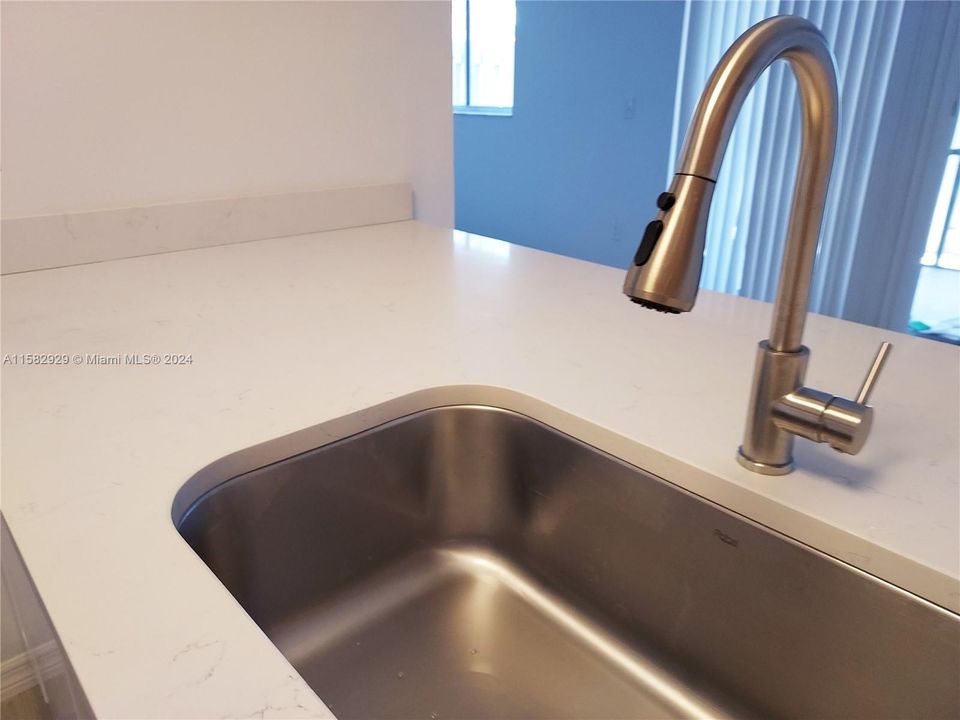 Recently Sold: $89,888 (1 beds, 1 baths, 714 Square Feet)