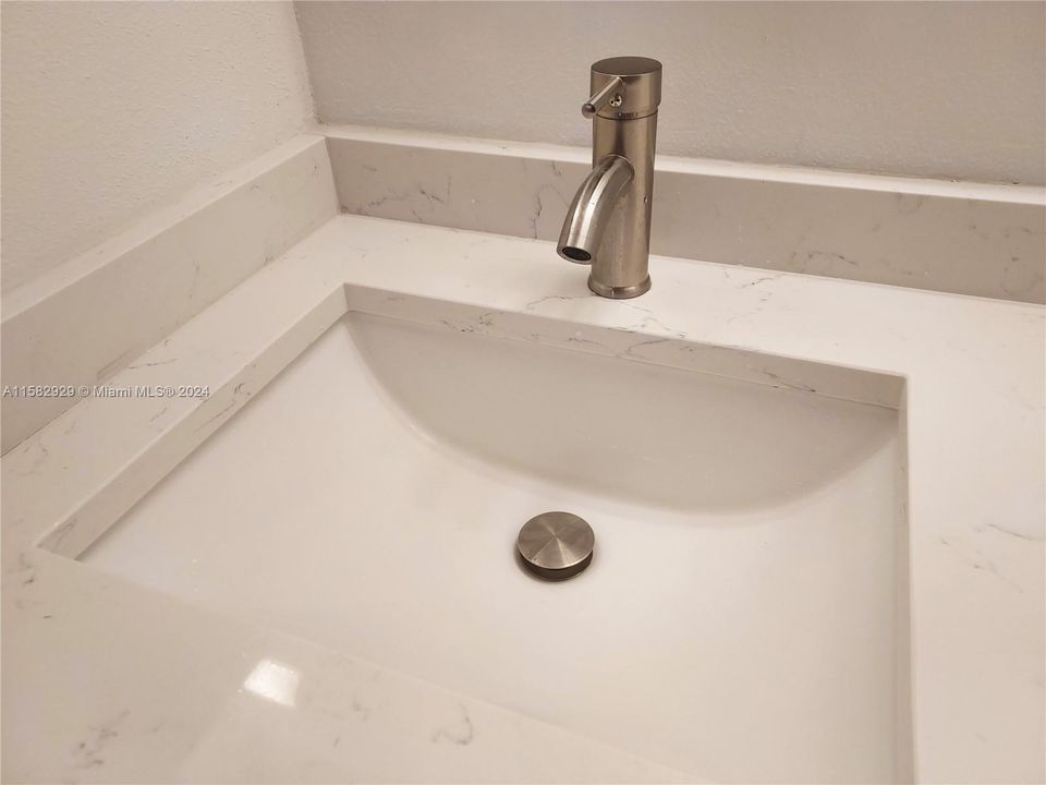 Recently Sold: $89,888 (1 beds, 1 baths, 714 Square Feet)