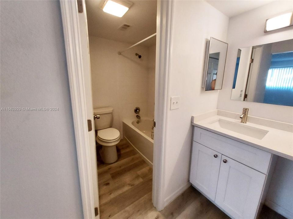 Recently Sold: $89,888 (1 beds, 1 baths, 714 Square Feet)