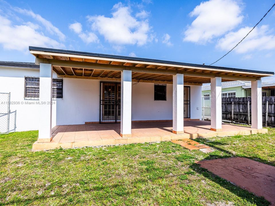 Vendido Recientemente: $550,000 (3 camas, 2 baños, 1155 Pies cuadrados)