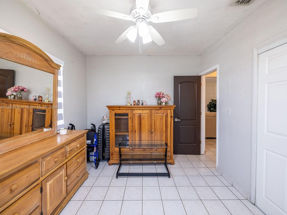 Recently Sold: $550,000 (3 beds, 2 baths, 1155 Square Feet)