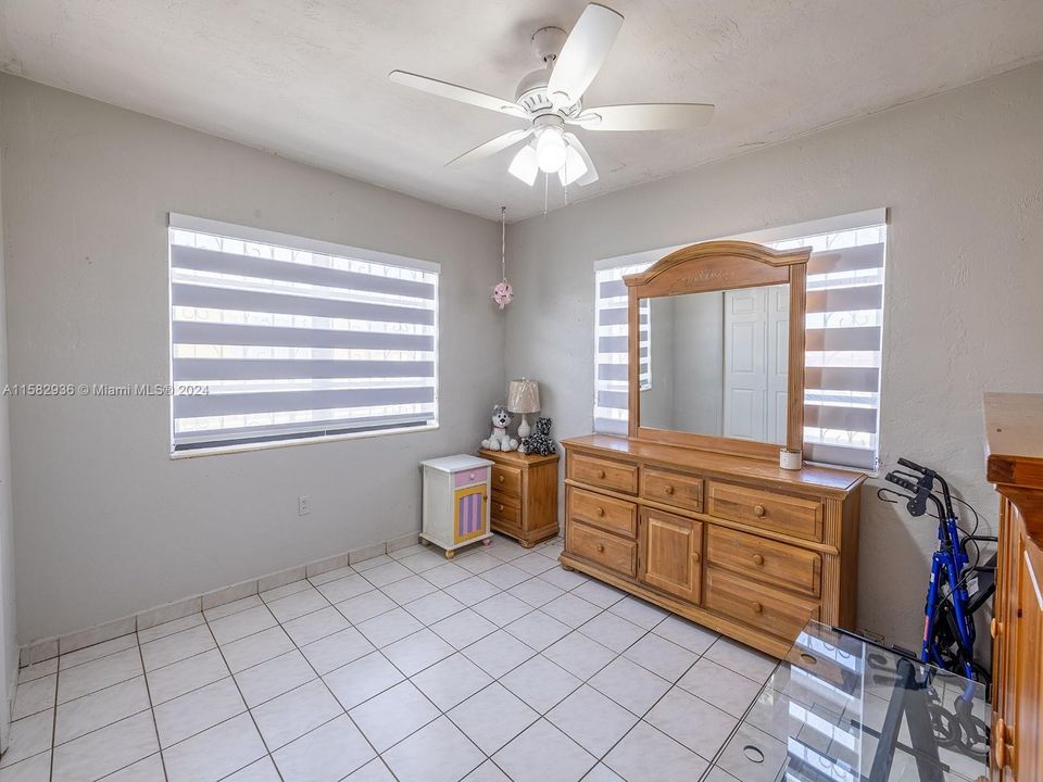 Recently Sold: $550,000 (3 beds, 2 baths, 1155 Square Feet)