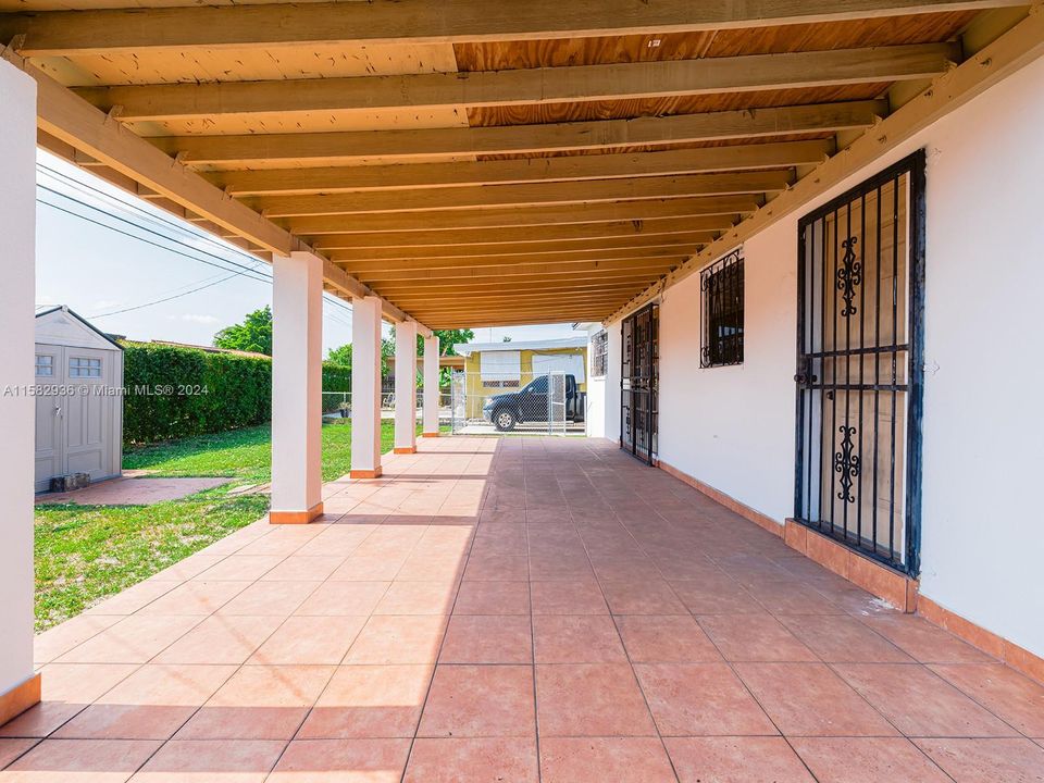 Vendido Recientemente: $550,000 (3 camas, 2 baños, 1155 Pies cuadrados)