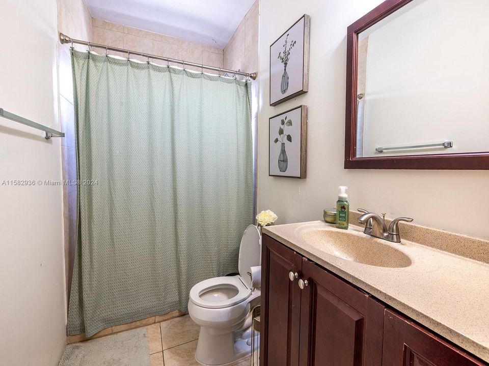 最近售出: $550,000 (3 贝兹, 2 浴室, 1155 平方英尺)