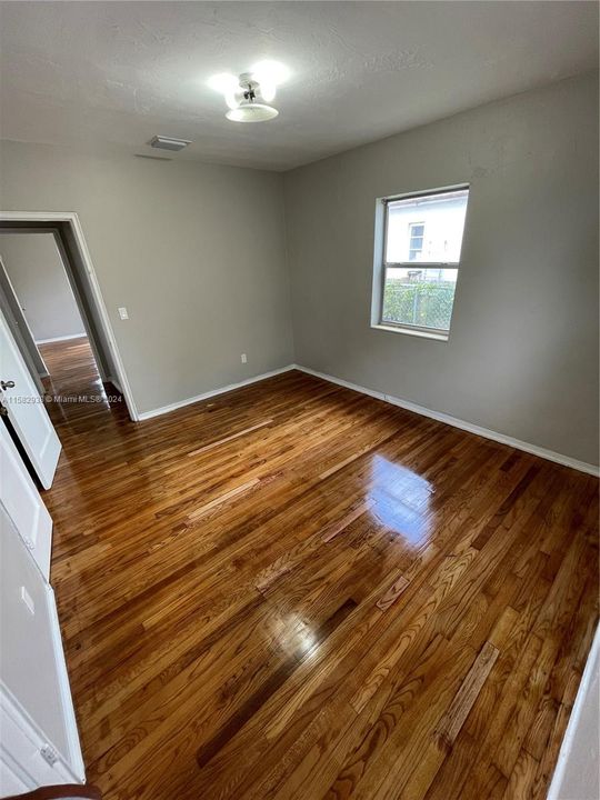 For Rent: $2,600 (2 beds, 1 baths, 1933 Square Feet)