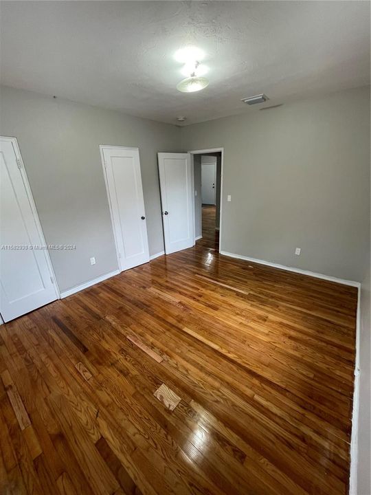 For Rent: $2,600 (2 beds, 1 baths, 1933 Square Feet)