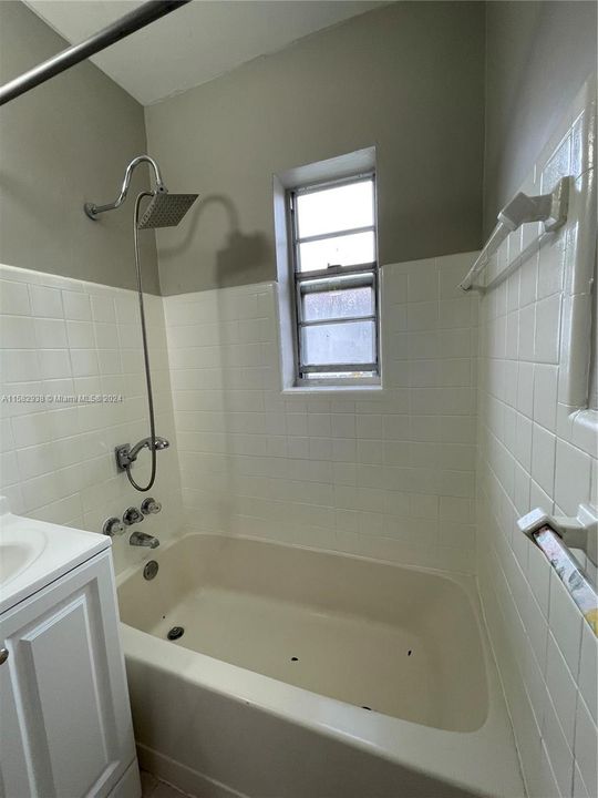 出租: $2,600 (2 贝兹, 1 浴室, 1933 平方英尺)