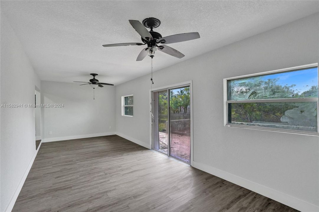 Active With Contract: $490,000 (3 beds, 2 baths, 1686 Square Feet)
