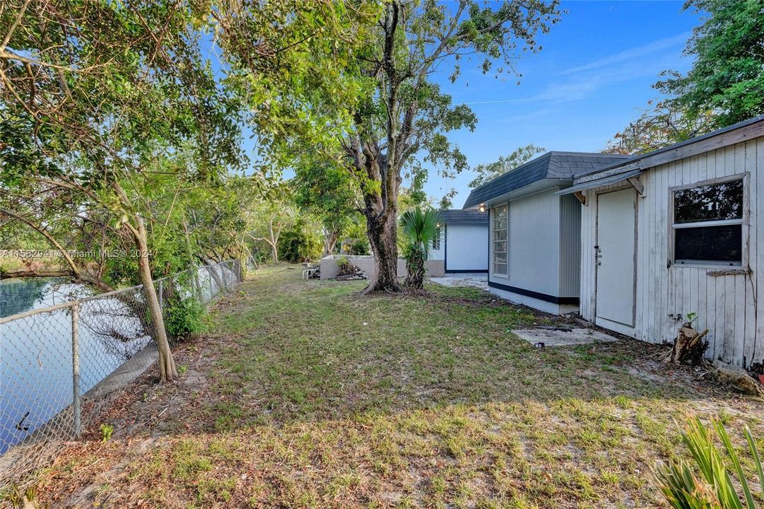 Active With Contract: $490,000 (3 beds, 2 baths, 1686 Square Feet)