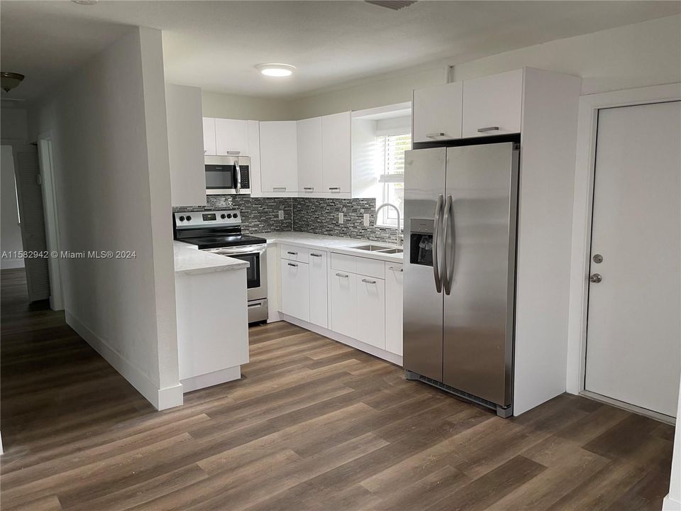For Rent: $3,100 (3 beds, 1 baths, 1008 Square Feet)