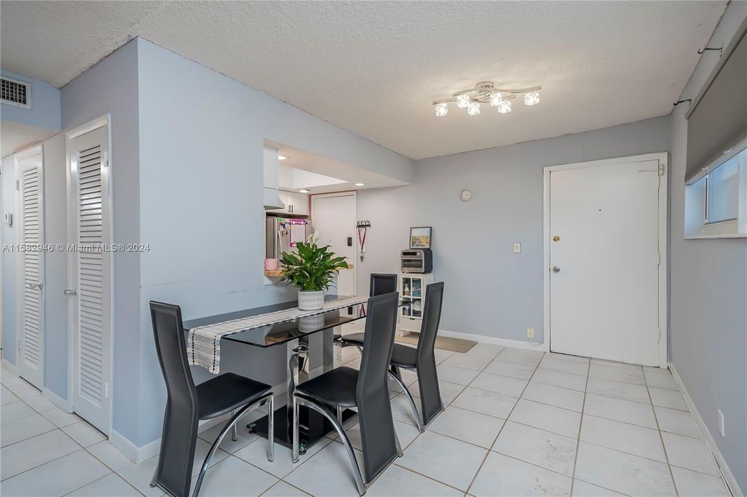 For Sale: $220,000 (1 beds, 1 baths, 825 Square Feet)