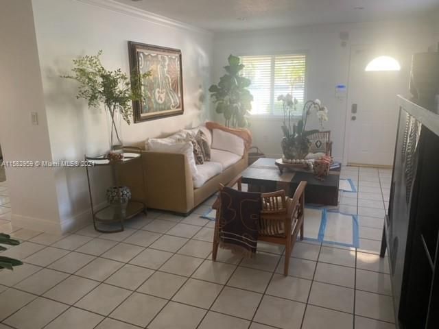 Recently Rented: $3,995 (3 beds, 2 baths, 2977 Square Feet)