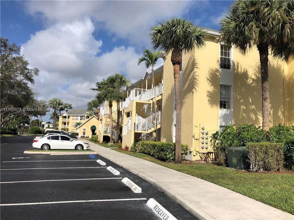 Recently Rented: $1,900 (1 beds, 1 baths, 700 Square Feet)