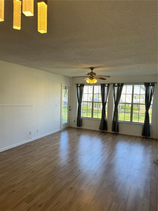 Recently Rented: $1,900 (1 beds, 1 baths, 700 Square Feet)