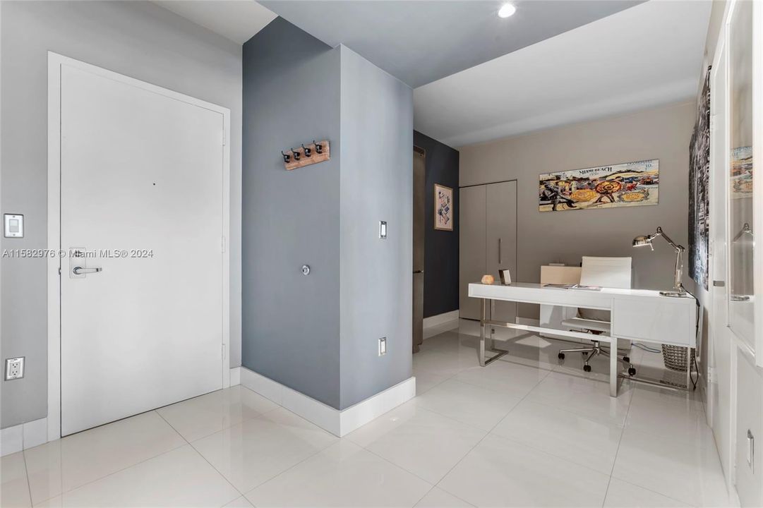 For Sale: $735,000 (2 beds, 2 baths, 1235 Square Feet)