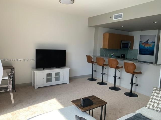 Active With Contract: $2,600 (0 beds, 1 baths, 601 Square Feet)