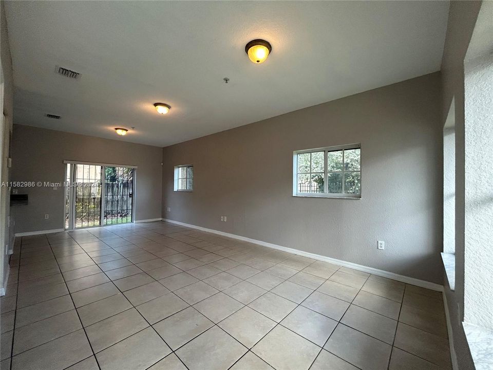 For Rent: $2,700 (3 beds, 2 baths, 1355 Square Feet)