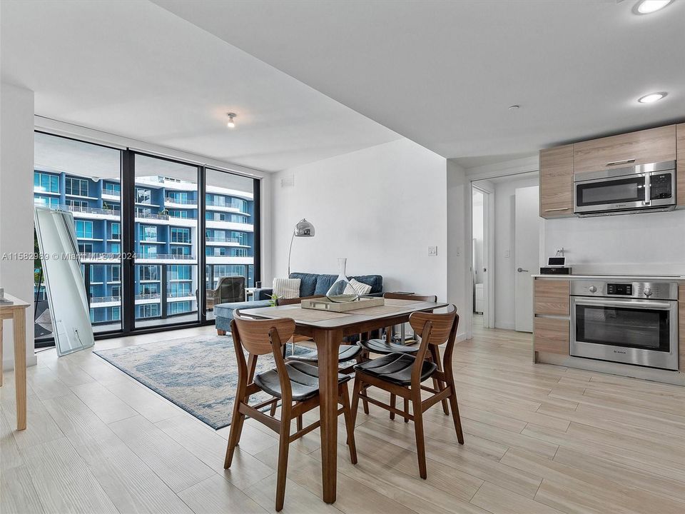 For Sale: $545,000 (1 beds, 1 baths, 570 Square Feet)