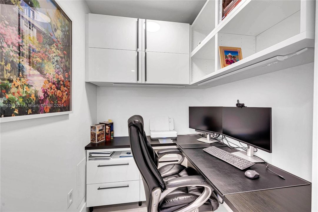 Recently Rented: $4,999 (1 beds, 1 baths, 1027 Square Feet)