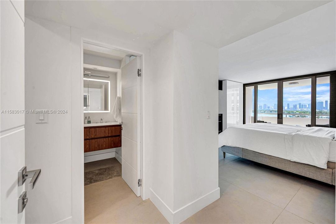 Active With Contract: $4,999 (1 beds, 1 baths, 1027 Square Feet)