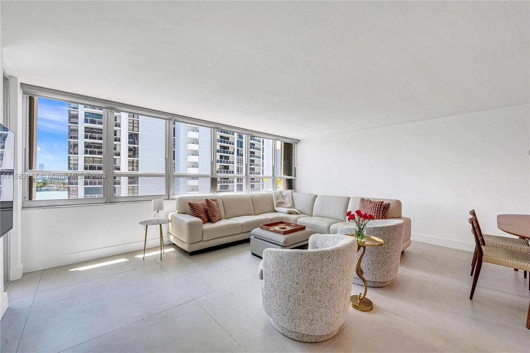 Recently Rented: $4,999 (1 beds, 1 baths, 1027 Square Feet)