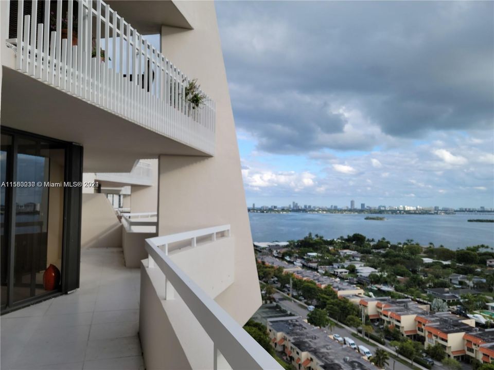 For Sale: $485,000 (2 beds, 2 baths, 1520 Square Feet)
